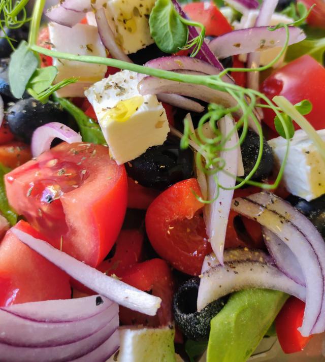 GREKISK SALLAD